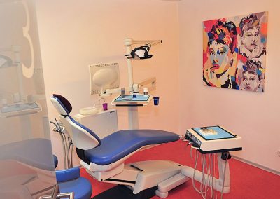 Drittes Behandlungszimmer der Zahnarztpraxis Peter La Rue in Aldersbach