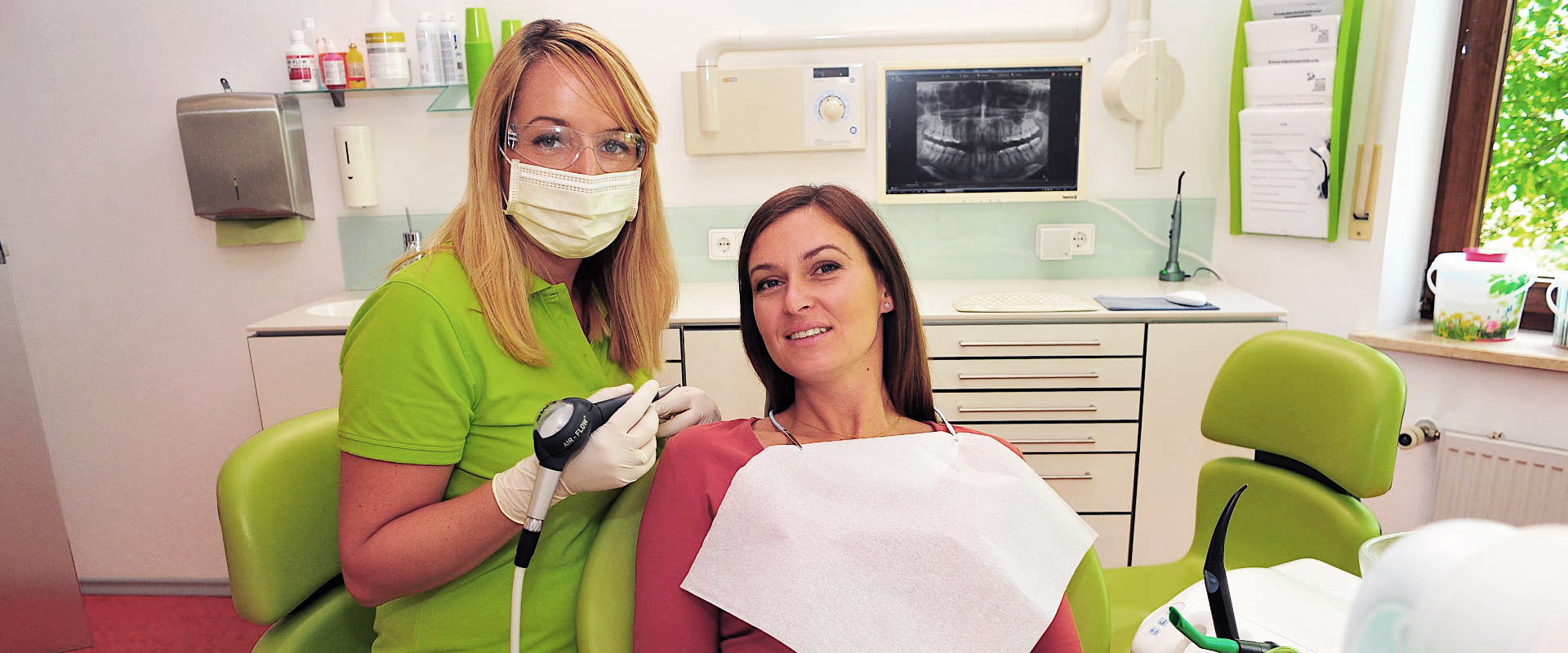 Prophylaxebehandlung in der Zahnarztpraxis Peter La Rue in Aldersbach